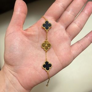 Van Cleef & Arpels style 21k gold and black onyx bracelet